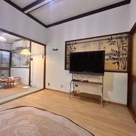 Urban Single-Family Villa 7-Minute Direct JR Train to Tennoji 15-Minute Direct JR Train to Namba 5-Minute Walk to JR Kami 32-Minute Direct Train to Nara