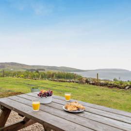 High Dougarie Farmhouse, hotel in Dougarie