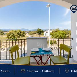 Estay - Orange 3 - AirCon - Balcony, viešbutis Arbatakse