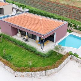 Radetići에 위치한 호텔 Vila Dora with Private Pool