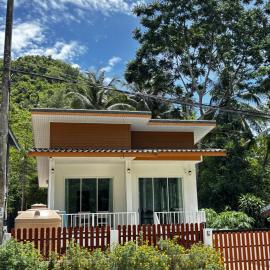 Cozy Forest Home 2 Bed Garden 3 min to Beach, hotel em Chaloklum