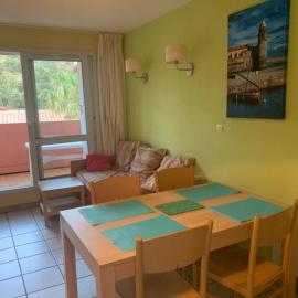 Viesnīca Magnifique Appartement vue sur Mer avec piscine pilsētā Serbēra