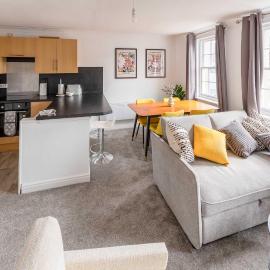 Harbour-Side 1 Bed Apartment with Sea Views, hotel in Whitehaven