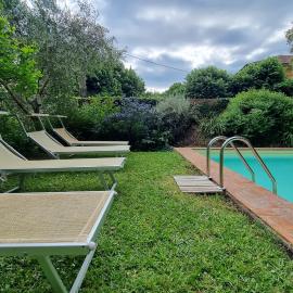 Girasole Apartment Piscina & Terrazza Toscana near Lucca, hotel u gradu 'Capannori'