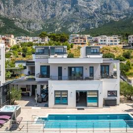 Villa Hota Makarska with pool, hot tub and game room, hotel in Veliko Brdo
