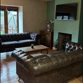 Countryside retreat with kennels & dog out house, hotel en Alford
