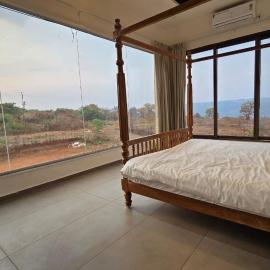 Vidhi Villa - The Luxurious Glass House with Valley View -Swimming pool- AC