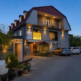 Palma Hostel, hotel in Batumi