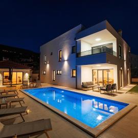 Villa Petra-Adriatic Pearl, hotel in Podstrana