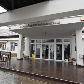 Fürdőkerti Ifjúsági Szálló, hotel in Hajdúböszörmény