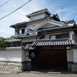 【鶴INN 川上】奈良一棟貸し切り贅沢な和モダン一軒家 200㎡庭付き BBQ可能 駐車所あり, Hotel in Nara