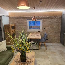 Stilvolles Ferienhaus mit Terrasse Garten und Whirlpool, hotel a Simbach am Inn