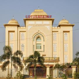 Lotus Resort โรงแรมในRaipur