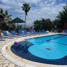 Corfu Studios & Apartments, hotel Beníceszben