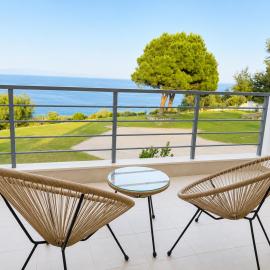 Sea view villa Afitos 150 m from the sea, hotel a Kassandria