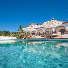 Villa Loua โรงแรมในPeriana