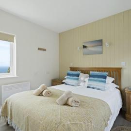 Clifftop Home Panoramic Sea View Garden Parking, Hotel in Sennen