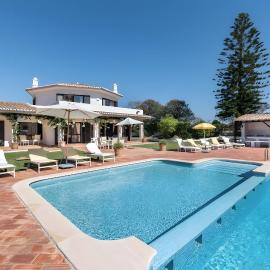 Villa Lagoa Azul Benagil-carvoeiro – hotel w mieście Benagil