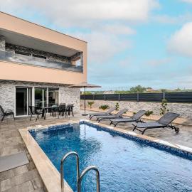 Villa Lukas, hotel in Nin