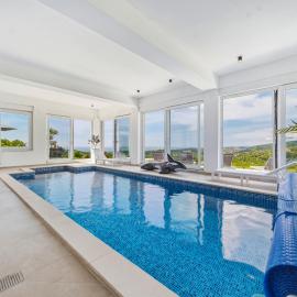 Luxury Villa with Indoor Pool and Sauna, hotel v Záhřebu