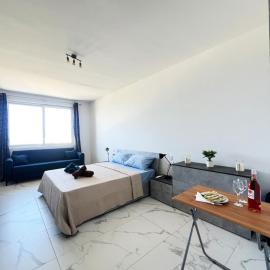 Seafront Escape Beach Paceville Nearby 3, hotelli kohteessa Naxxar