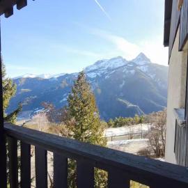 Studio with balcony near the chairlift