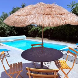 Maison familiale à Cugnaux , 2 Chambres , Jardin , Piscine et Parking, hotel in Cugnaux