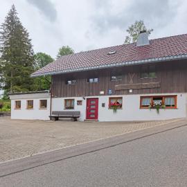 Ferienhaus Skiclub Tiengen โรงแรมในแบร์เนา อัม ชวาร์ซวัลด์