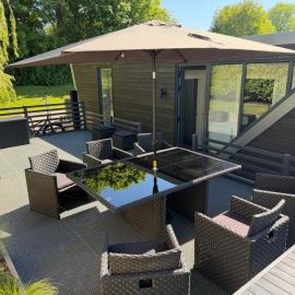 Escape to Willow Wharf - A Luxury Thames Houseboat