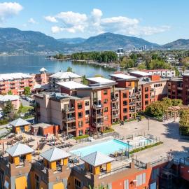 Luxury Playa Del Sol Condo 435 w Pool, Hot Tub & Beach Nearby, hotel u gradu Kelovna