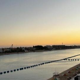 شاليهات رستكه للعائلات البردايس شاطي رملي, hotel in Durat Alarous