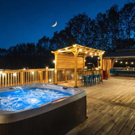 Resort-Style Pool Hot Tub Loft Game Room, готель у місті Blakeslee