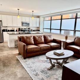 Newly Renovated Downtown Roanoke Apartment with Queen Bed & FREE Parking