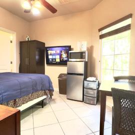 Micro Casita! Private Entrance! Ensuite Bath!
