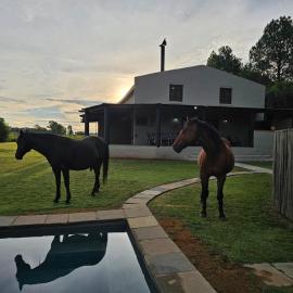 Barnfires Farmhouse, hotel i Deneysville