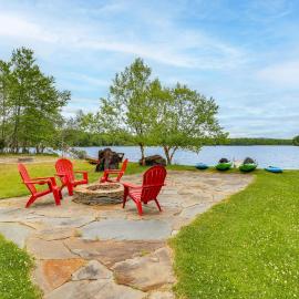 Lakefront Cabin: Kayaks, Paddle Boards & Fishing、Pocono Lakeのホテル