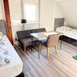 FMI 9 Accommodation, hotel sa Raunheim