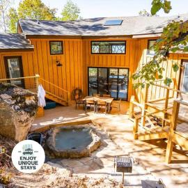 The Mighty Sycamore Treehouse at Treetop Escapes, hotel em Wildwood