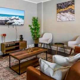 Cozy and Lux 2BD Near City and Airport