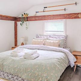 Cute Stowe Apartment