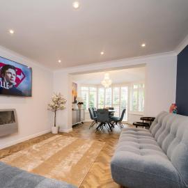 2BR House - Sleeps 5 with Parking - Guildford Centre, hotel u gradu Gildford