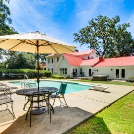 Historic Farmhouse: Memorable Moments Near Clemson, hotel em Seneca