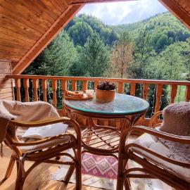 Cabana de la rau Satic, hotell i Satic