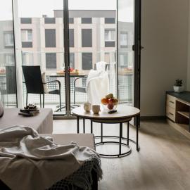 Stylish Apartment Near City Center with Parking, Hotel in Nivy