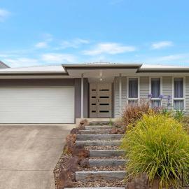 Single-Level Home Steps to Beach Simply Sylvan