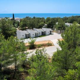 Pine Suites – hotel w mieście Potos