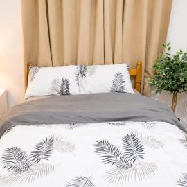 Bright Double Room with Work Desk & Fast Wi-Fi