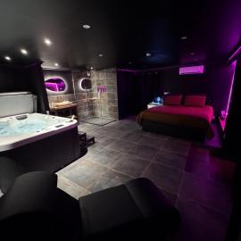 Love Room B PANTHER proche Futuroscope Arena