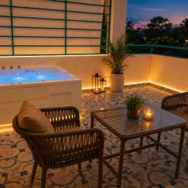Private Suite with Jacuzzi in Assagao GOA, hotel i Assagao