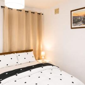 Stylish Double Room with TV & Fast Wi-Fi
